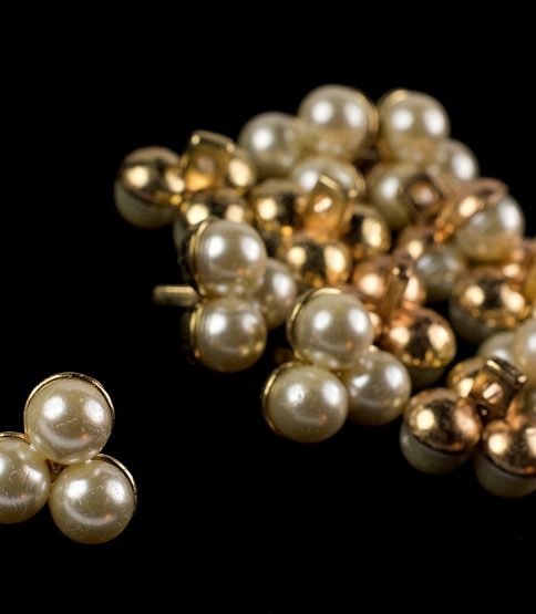 40L 3-Cluster Pearl Buttons, 10pcs
