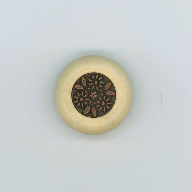 Cream w  Floral Centre Button, 25pcs